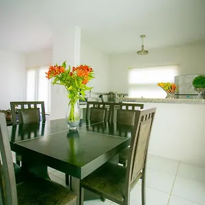 https://casa-moderna-en-segura-residencial-hacienda-chetumal.quintano-roohotels.com